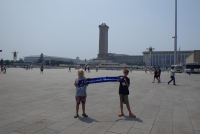 Op het plein van de Hemelse vrede in Beijing - Met Jiminy en Cody de Koningh (2014)